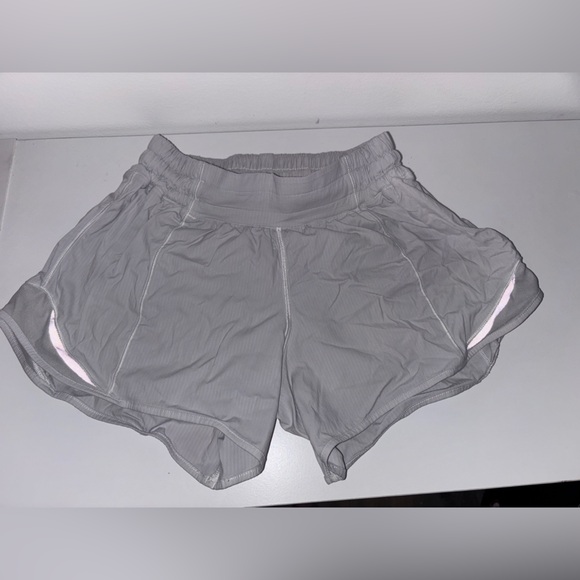 Lululemon Hotty Hot shorts white - Picture 1 of 3